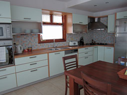 Fitted well-equipped kitchen